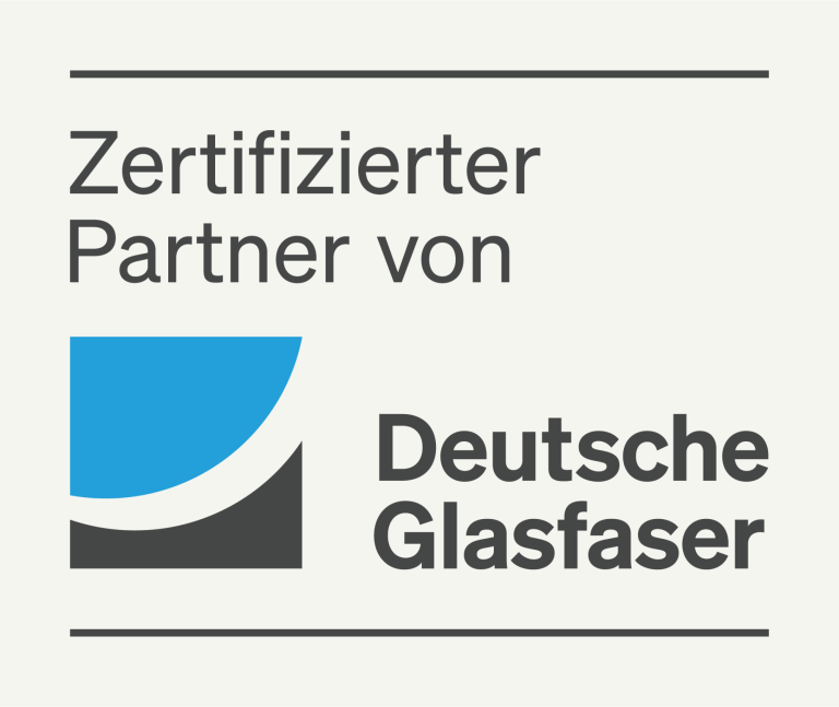 Zertifizierter Partner Deutsche Glasfaser Logo Zertifizierter Partner von Deutsche Glasfaser, Logo in Blau und Schwarz.
